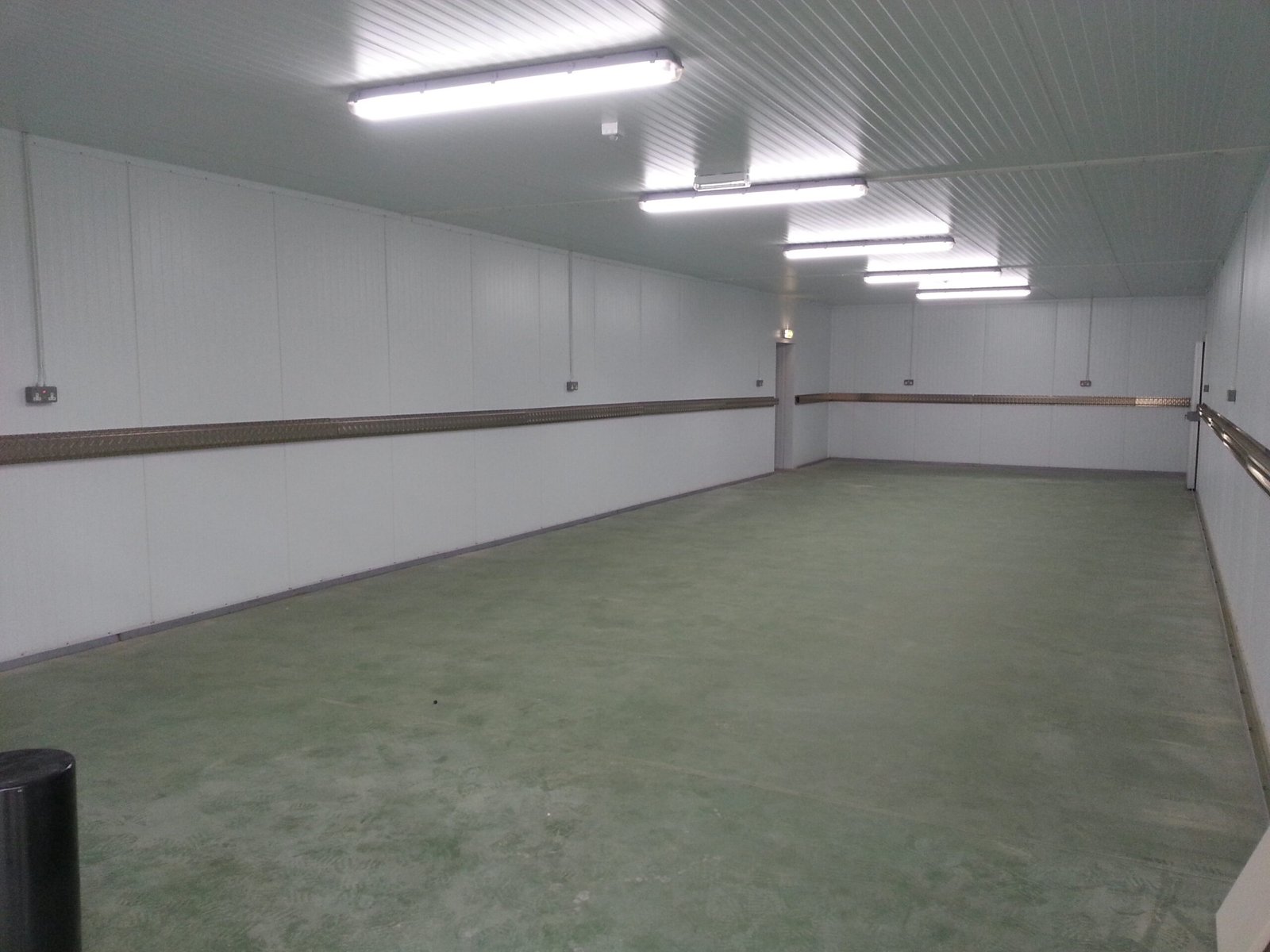 Large empty coldroom camberley