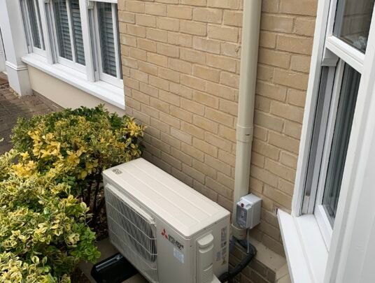 Domestic air conditioning unit