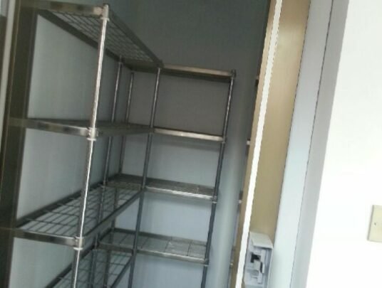 Internal domestic cold room with raking